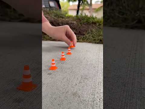 This girl wants to make something unique on the sidewalk #tranding