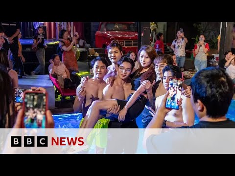 Drop in Chinese tourists hurts Thailand’s economy - BBC News