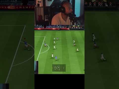 l'arbitre abuse je trouve