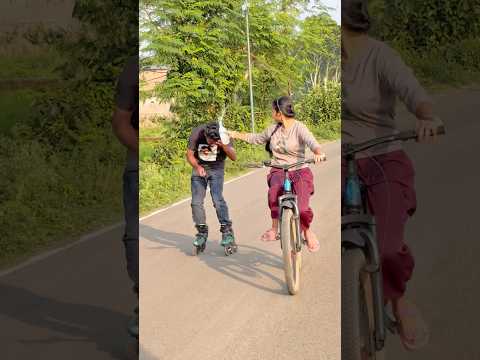 #skating #road #crazy #cycle #girl #funny #reaction #india #youtubeshorts #vairalvideo #shorts
