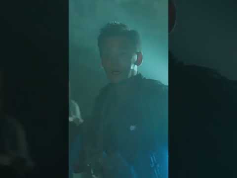 النحلة السامة تلدغ إنسانًا، ويستخدم القبطان قنبلة يدوية لمساعدته على الخروج من الألم! #youku