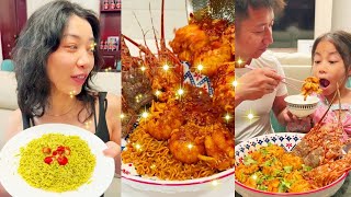 女儿嫌弃小龙虾盖面只有几只虾尾，老爸立马安排超大龙虾浇面，直接吃到爽！ 【东东一家】