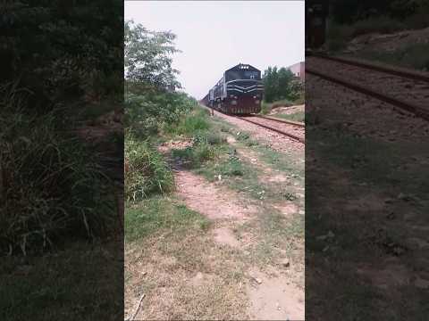 ZCU20 #entertainmentworldz #railvlogger #train #railway #age30 #pakistanrailways #trainzlover