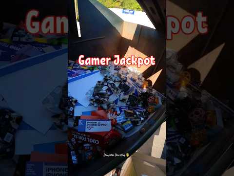 Gamer employees tossed out the whole store #gamer #dumpsterdiving #wow  #game #Xbox #playstation
