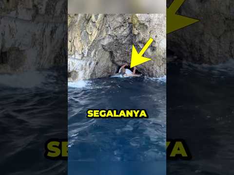 Mereka Masuk ke Gua Sempit Ini Demi Melihat Keajaiban