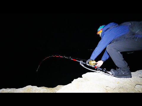 クエの当たり連発...!? 静けさが一変した孤独の無人島釣りキャンプ!