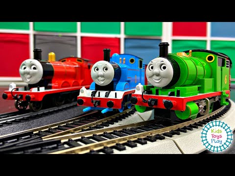 Which Train Wins the Race Around the Track? Thomas and Friends Model Train Compilation