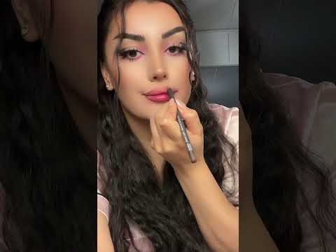 Lips Hack ? #makeup #makeuptutorial #beauty #trending #lipstichack #beautytips #beautyhacks