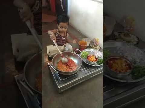 Choti bachi Ne Banaya khana
