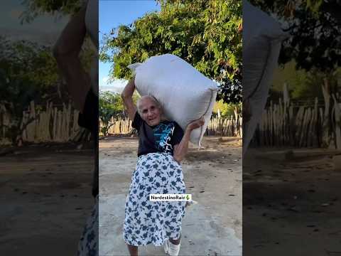 Dona Vardinha com 92 anos faz coisas que pessoas com a metade de sua idade não faz🌵