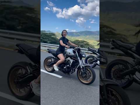 QUE RICO LAS MT09 🤤🔥SUSCRIBE 🙏❤️#mt09 #yamaha#bikergirl #ridergirl #rider #bikerlove #sbk #shorts