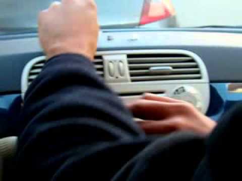 Come smontare lo stereo della Fiat 500