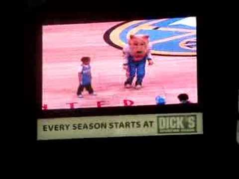 Amazing kid puts on a show during Nuggets game