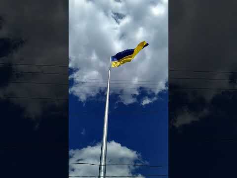 Прапор України розвівається на найвищому флагштоку у Дніпрі