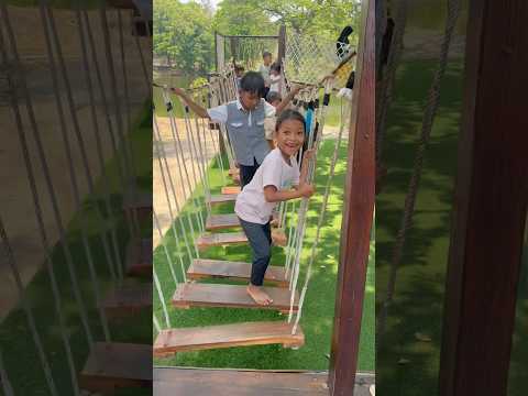 Si bocil bermain outbond jembatan bergoyang#bocil #bermain #outbond #jembatangantung #funny #viral