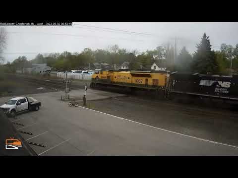 Norfolk Southern 1067 leads an intermodal in Chesterton, IN