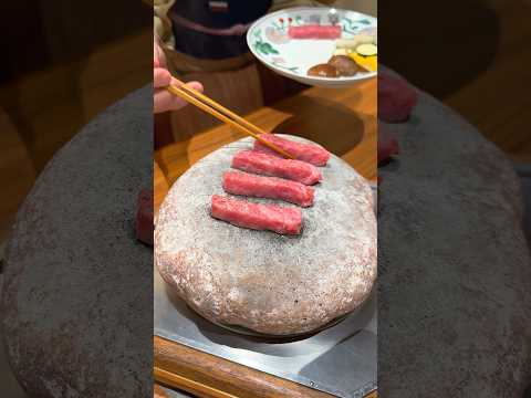 400℃の超高温の天然石で焼いて食べる石焼きステーキランチ🥩 #japanesefood