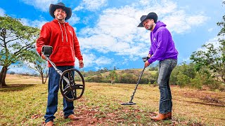 PASSANDO O DETECTOR DE METAL NA MINHA FAZENDA PARA ENCONTRAR O DINHEIRO ESCONDIDO