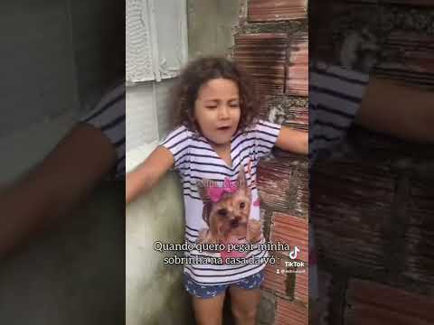 Minha mãe defendendo os netos