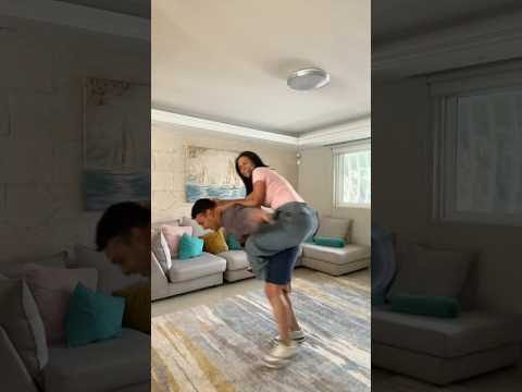 MI MAMÁ SE CAYÓ
