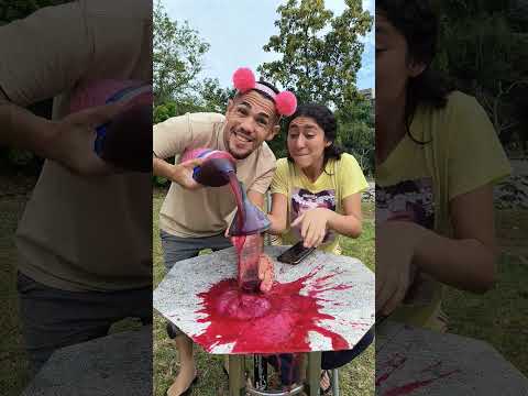como colocar suco na garrafa #humor #comedy #memes #youtubeshorts #family #shorts #funny