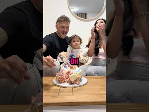 Baby Embarrasses Couple When Doing a Gender Reveal 🍼