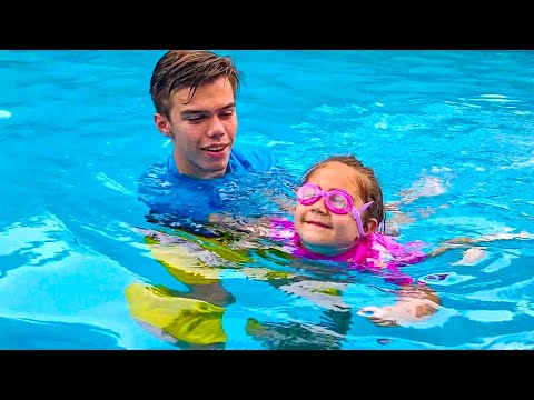 Regras de Segurança na Piscina com Artyom e Mia