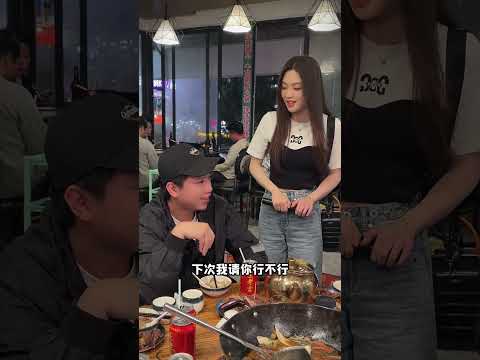 每个人都认为自己是个意外 我一直都在赌 爱唱歌的小女孩