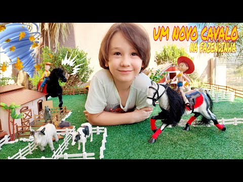 Fazendinha de brinquedo do Felipe Canopf -  Furacão traz um cavalo novo  Toy Horse Farm