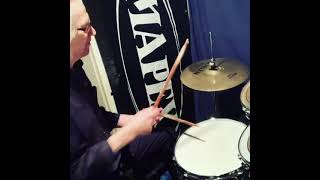 One Hand rolls in a Groove