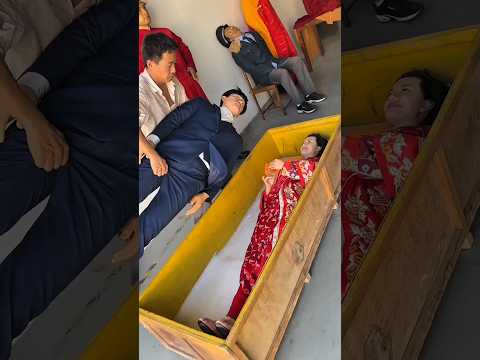 Tio, por que você está colocando as estátuas da minha mãe e do meu pai nesta caixa? 🥺😭#shorts