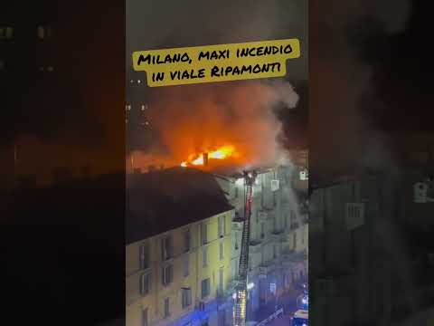 Shorts Milano A Fuoco Il Tetto Di Un Palazzo In Viale Ripamonti