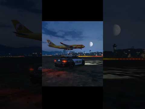 বডিবিল্ডার হয়ে আসলাম প্লেন চুরি করতে। #shortvideo #gaming #shorts #gtav #gta