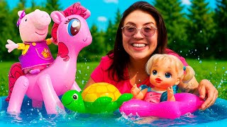 Peppa y Alive van de paseo con sus juguetes favoritos
