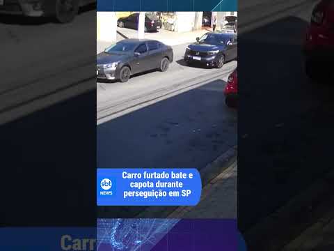 Carro furtado capota durante fuga da polícia em SP #sbtnews