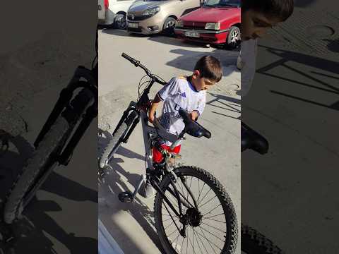 Hamza bisiklet sürmek için arabya gidiyo #bisiklet #araba #abikardeş #keşfetbeniöneçıkar #viralvideo