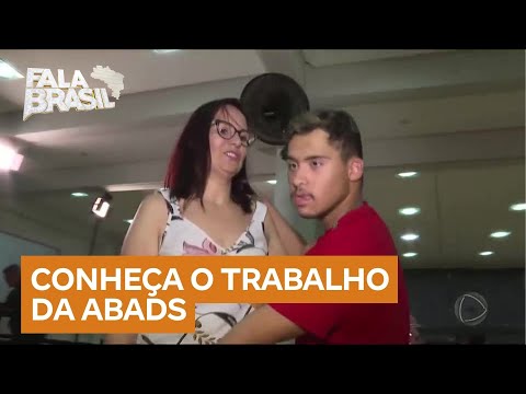 Atividades desenvolvidas pela ABADS fazem jovem com síndrome de Down ganhar autonomia