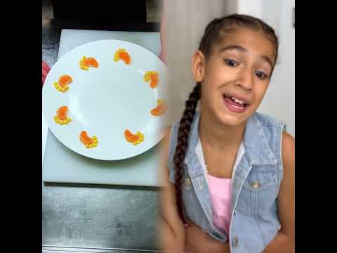 Niña caprichosa tira sus juguetes a la basura para que su papá le compre nuevos😱parte 1