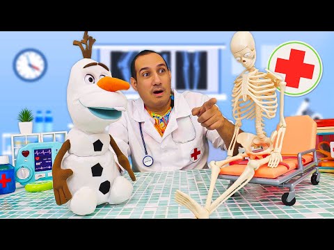 Olaf visita al Doctor Jesús. Juguetes peluches para niños.