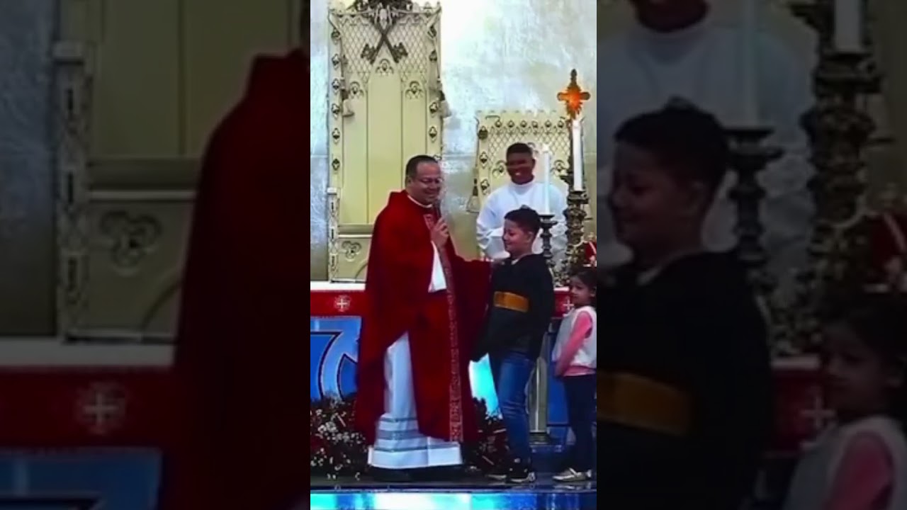 Menino surpreende padre e faz pedido inusitado Que o Palmeiras não ganhe o Mundial