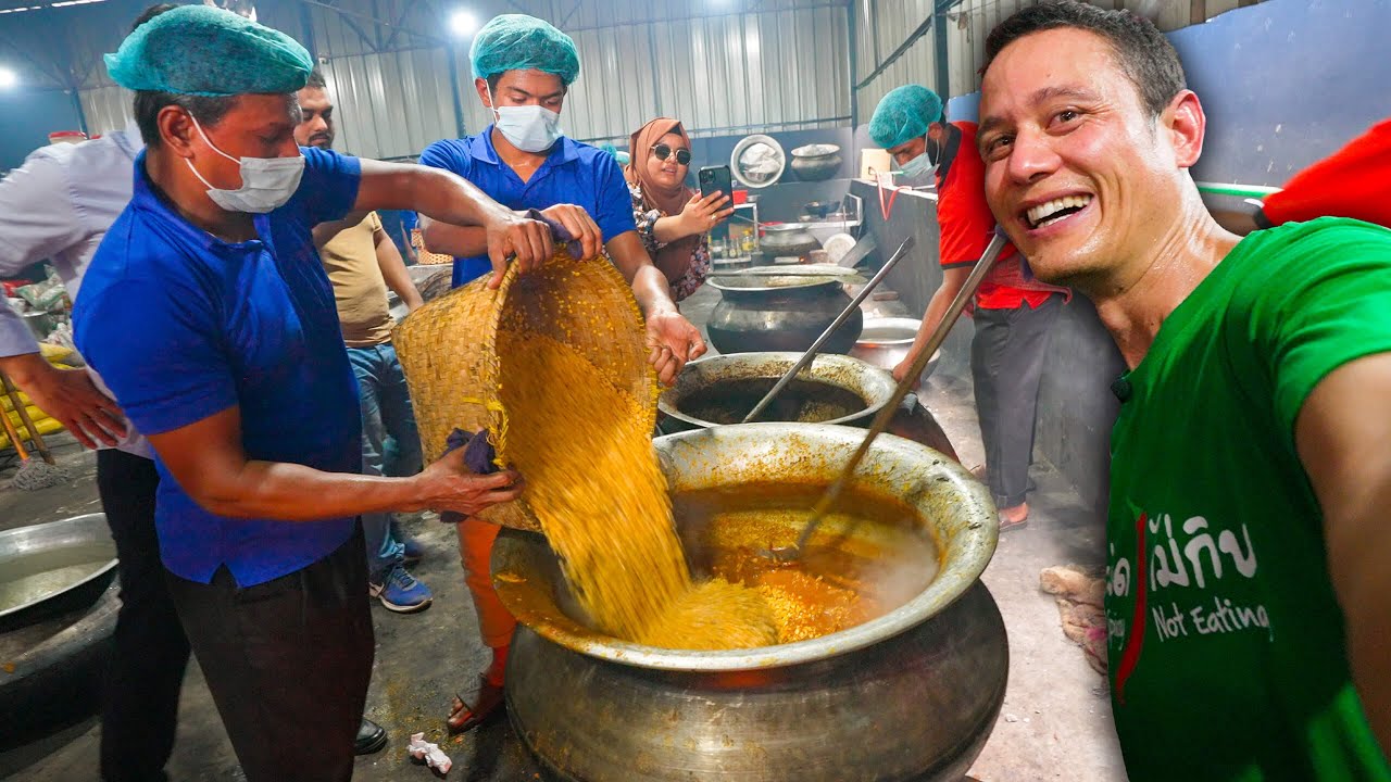 Ultimate Bangladeshi Food! GIANT FULL COW MEZBAN in Chittagong, Bangladesh!