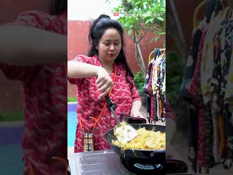 DENISE MASAK BUAT BUKA PUASA KARYAWANNYA !!