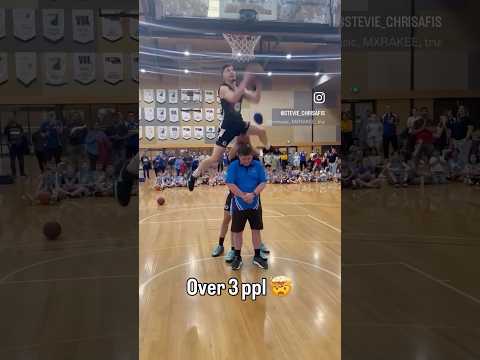 Crazy dunk over 3 people‼️🔥🔥 #viralvideo #basketball #dunkshow #dunknba #ballislife