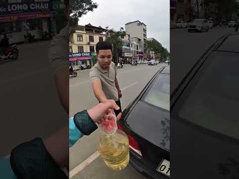 A zai hết xăng cùng biển số xe