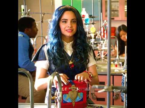 evie’s face in this scene 😂