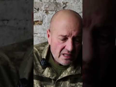 Спереди и сзади кричали: «Сдавайтесь!». Я кричу: «Мы сдаемся!»