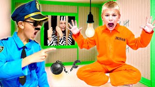SneAkinG Out Of Cardboard Prison Challenge!