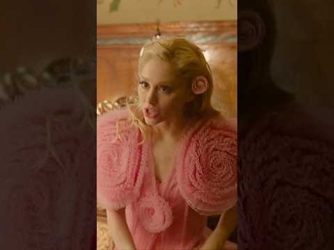 Glinda and Elphaba in new Popular Deleted Wicked scenes #arianagrande #cynthiaerivo
