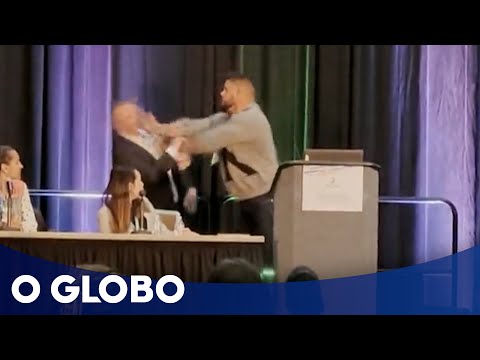 Homem invade palestra, bate em médico e cita abuso de esposa: 'No Brasil, te mataria'