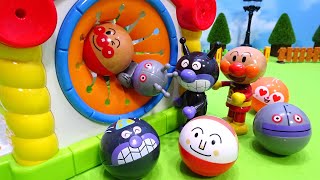 アンパンマンおもちゃ手さぐりボックス♪だだんだんが隠れた手さぐりボックスから色々なカプセルがでてきて小さなバイキンマン、ドキンちゃんがでてきたよ♪